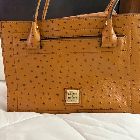 👜 Dooney & Bourke Satchel - Picture 2 of 10